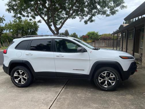 White 2016 Jeep Cherokee Trailhawk