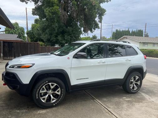 White 2016 Jeep Cherokee Trailhawk