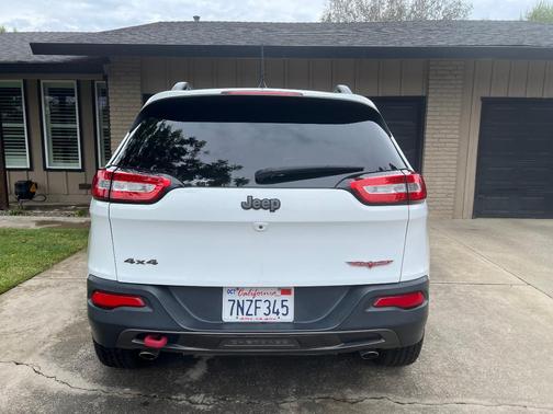 White 2016 Jeep Cherokee Trailhawk