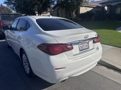 White 2015 INFINITI Q70L 3.7