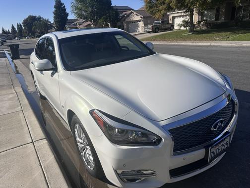 White 2015 INFINITI Q70L 3.7