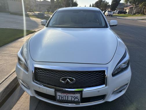White 2015 INFINITI Q70L 3.7