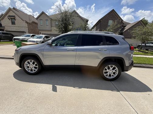 Silver 2015 Jeep Cherokee Latitude