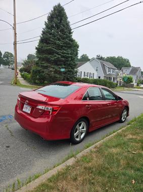 Red 2012 Toyota Camry SE