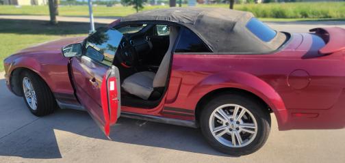 2007 Ford Mustang Deluxe
