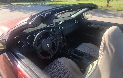 2007 Ford Mustang Deluxe