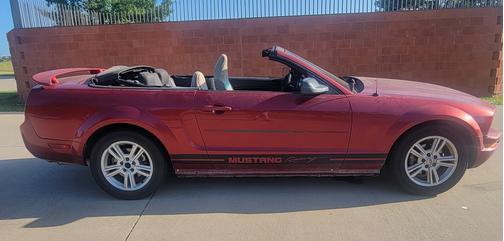 2007 Ford Mustang Deluxe