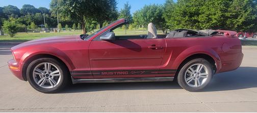 2007 Ford Mustang Deluxe