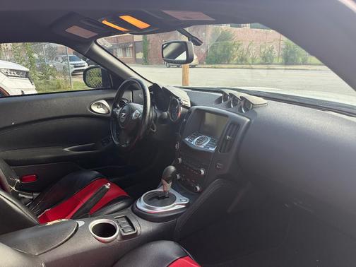 White 2023 Kia Sorento S