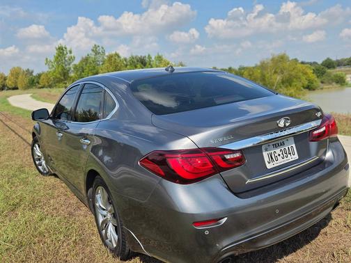 Gray 2016 INFINITI Q70 3.7