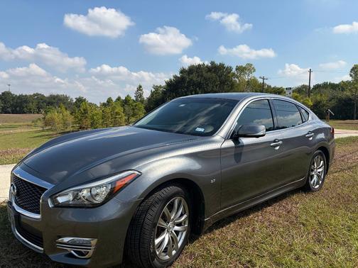 Gray 2016 INFINITI Q70 3.7