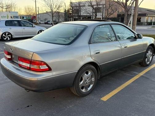 Silver 2001 Lexus ES 300 Base