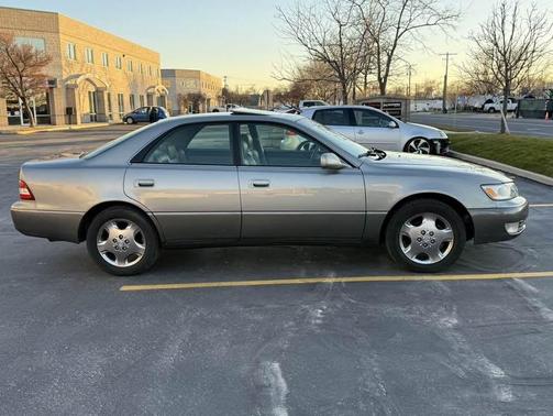 Silver 2001 Lexus ES 300 Base