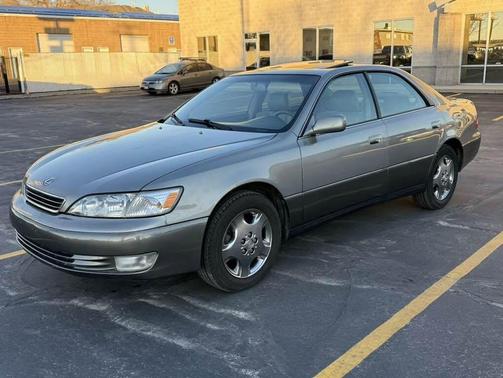 Silver 2001 Lexus ES 300 Base