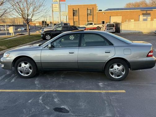 Silver 2001 Lexus ES 300 Base