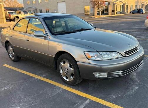 Silver 2001 Lexus ES 300 Base
