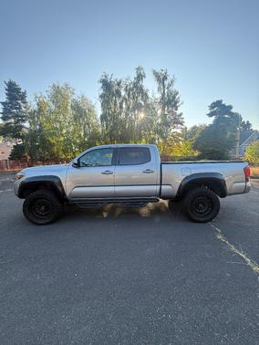 Silver 2018 Toyota Tacoma SR5