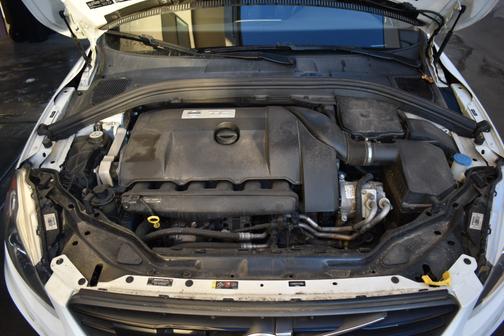 2015 Volvo XC60 T6 R-Design Platinum