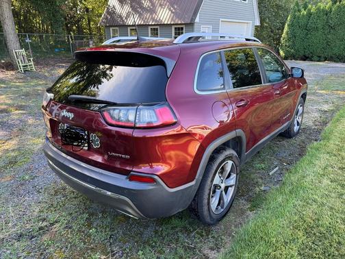 Red 2019 Jeep Cherokee Limited