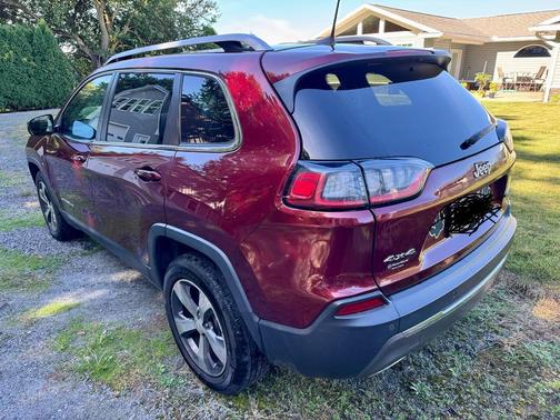 Red 2019 Jeep Cherokee Limited