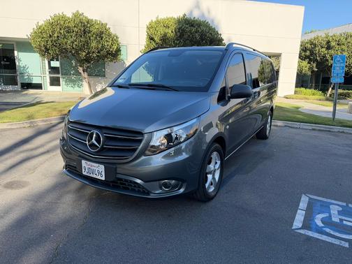 Gray 2022 Mercedes-Benz Metris Standard Roof