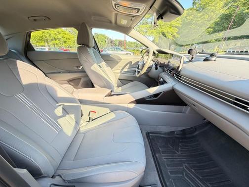 Silver 2023 Hyundai ELANTRA SEL
