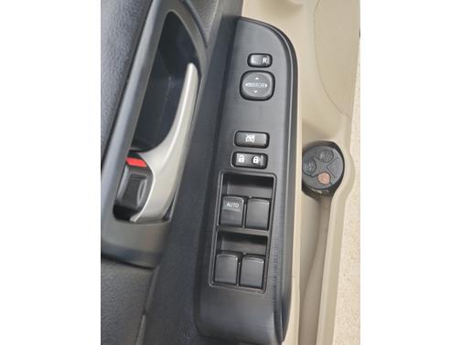 Photo 3 of 14 of 2013 Toyota Camry LE