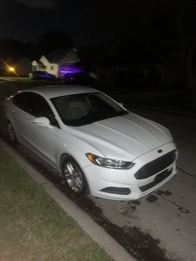 White 2014 Ford Fusion SE