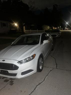 White 2014 Ford Fusion SE