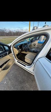 White 2014 Ford Fusion SE