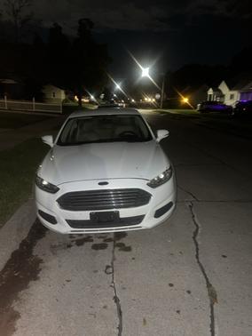 White 2014 Ford Fusion SE