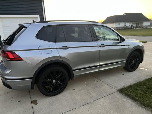 Silver 2022 Volkswagen Tiguan 2.0T SE R-Line Black