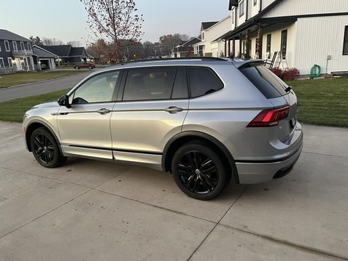 Silver 2022 Volkswagen Tiguan 2.0T SE R-Line Black