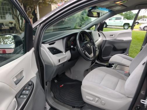 2015 Toyota Sienna LE