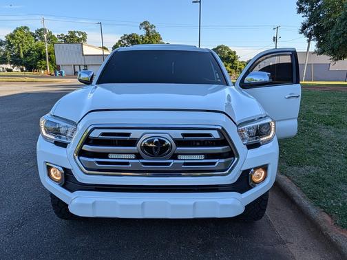 White 2018 Toyota Tacoma Limited