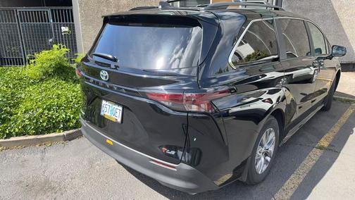 2025 Toyota Sienna LE