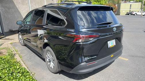 2025 Toyota Sienna LE