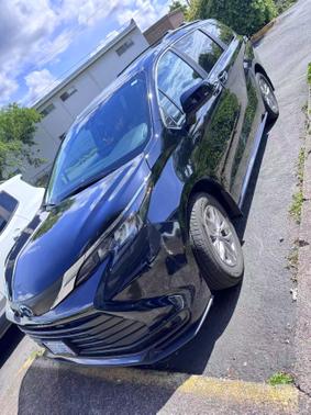 2025 Toyota Sienna LE