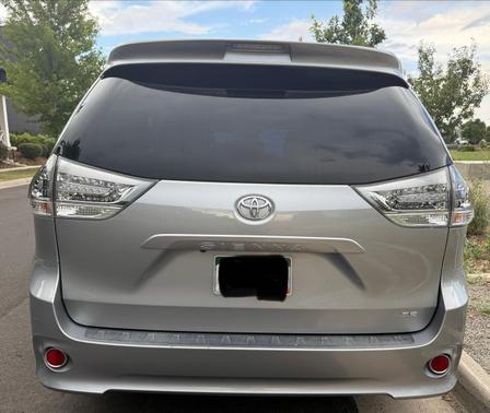Silver 2015 Toyota Sienna SE Premium