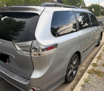 Silver 2015 Toyota Sienna SE Premium