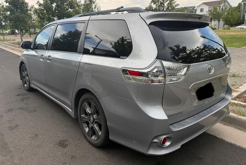 Silver 2015 Toyota Sienna SE Premium