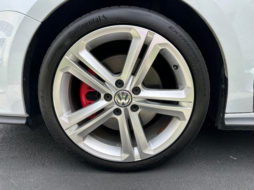 White 2017 Volkswagen Jetta GLI