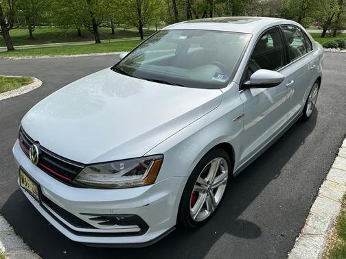White 2017 Volkswagen Jetta GLI