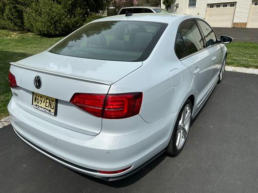White 2017 Volkswagen Jetta GLI