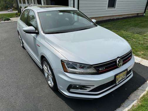 White 2017 Volkswagen Jetta GLI