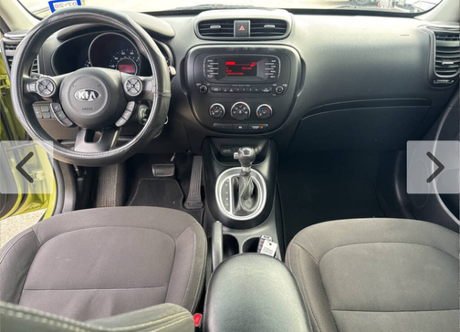 Green 2015 Kia Soul Base