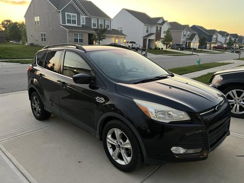 Black 2015 Ford Escape SE