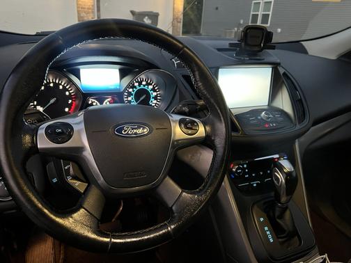 Black 2015 Ford Escape SE