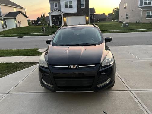 Black 2015 Ford Escape SE