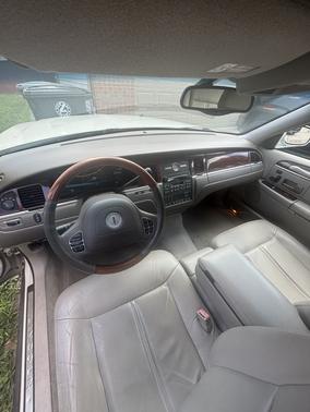 Beige 2004 Lincoln Town Car Base